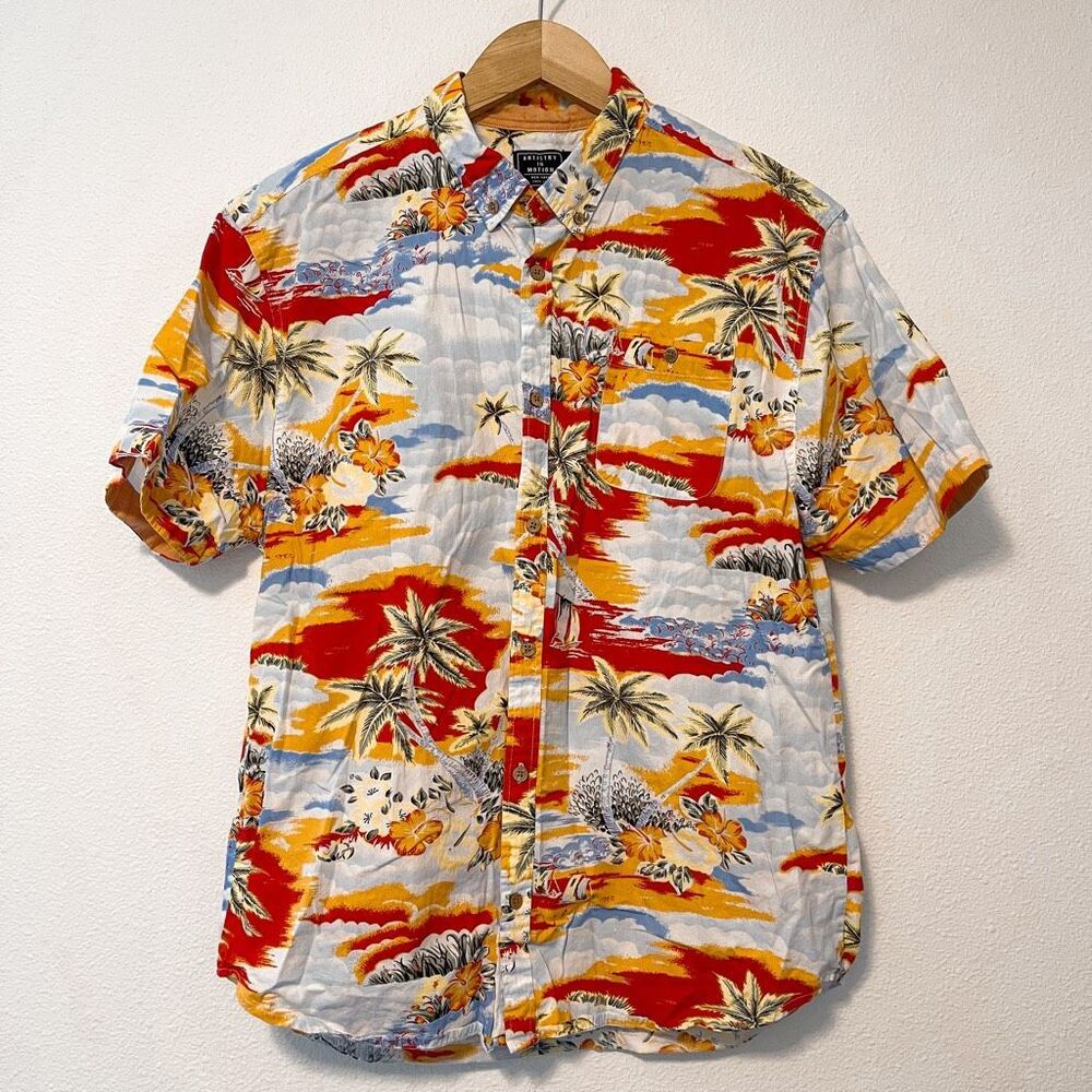 Artistry in Motion Hawaiian Button Down Shirt Size‎ L